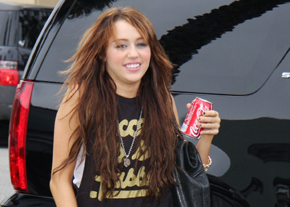 miley-cyrus-studio-coca-cola.jpg